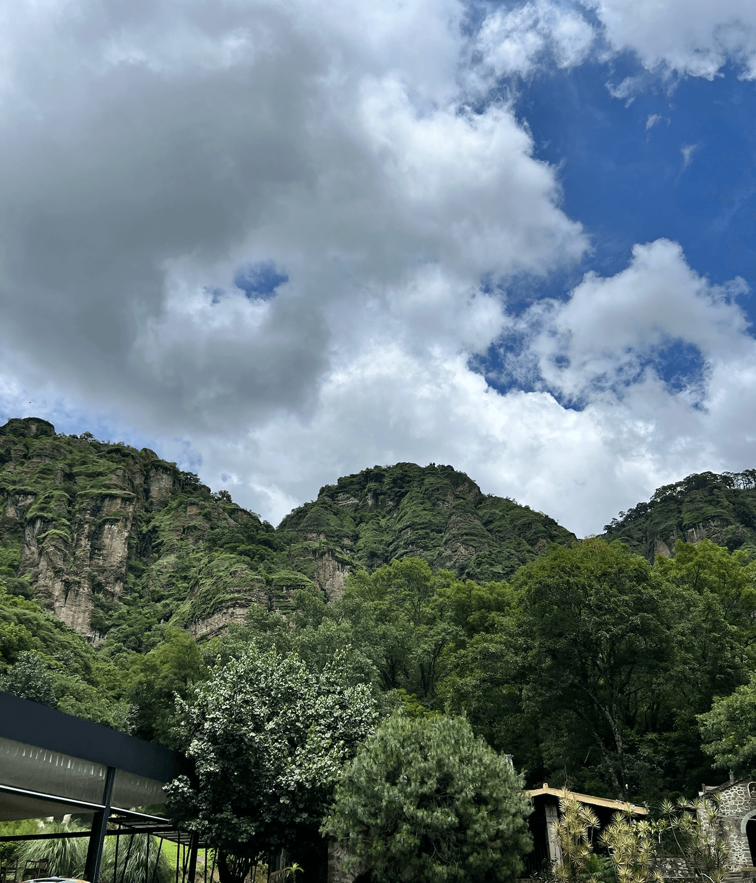 Clouds above the green Tepoztlán mountains