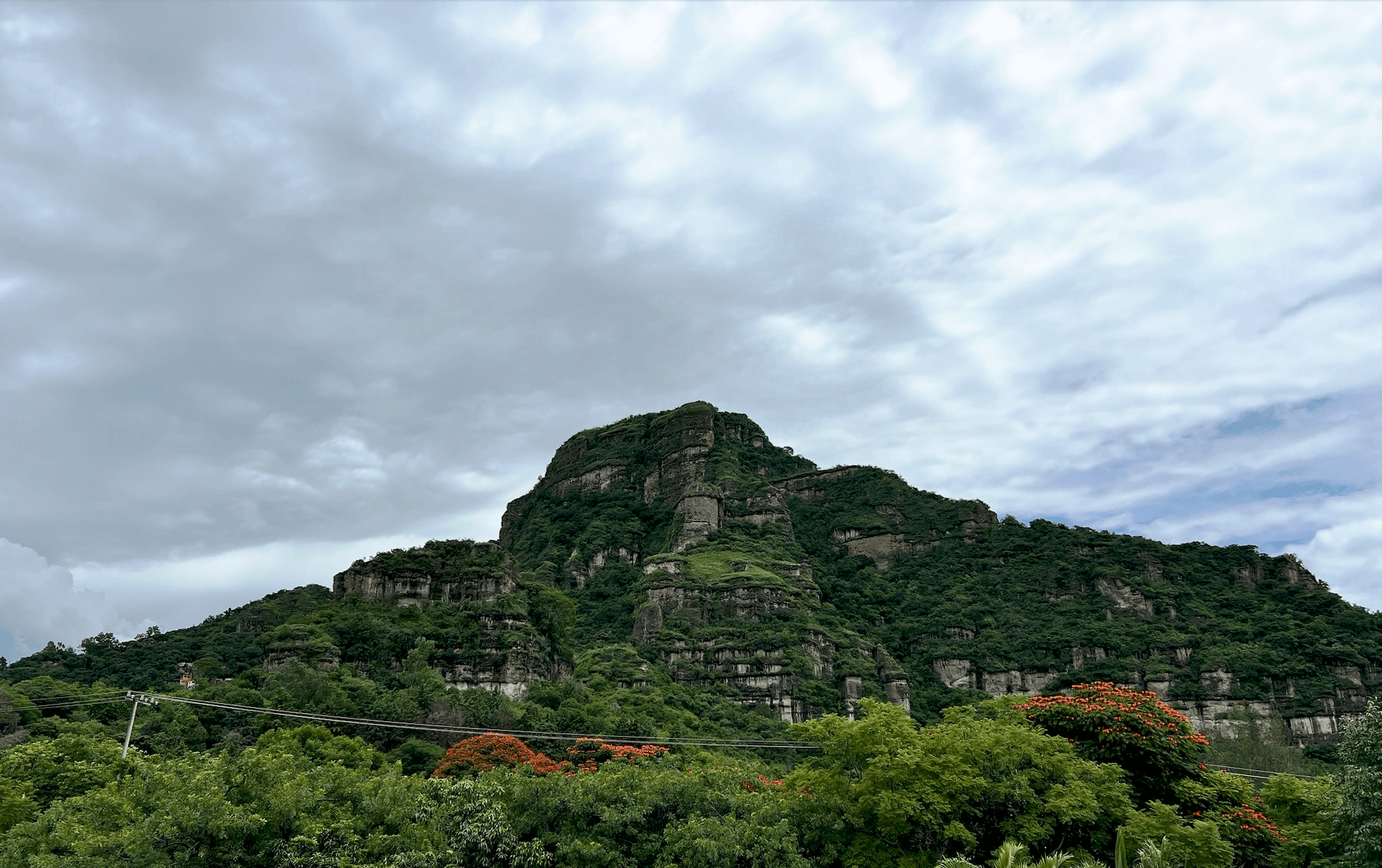 Tepoztlán mountain view for the 3-day weekend guide